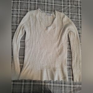 41 Hawthorn V-Neck Cable Knit Sweater - Cream